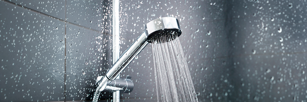 ¡Rico po! Alcalde pidió bañarse en parejas para ahorrar agua