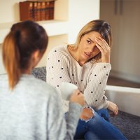El roaching en las relaciones: Ocultando secretos amorosos