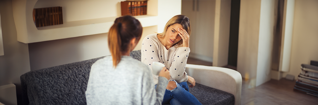El roaching en las relaciones: Ocultando secretos amorosos