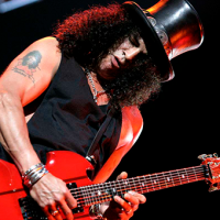 Joven se viraliza tras ser abandonado en concierto: ¡Su acompañante se va con el guitarrista!
