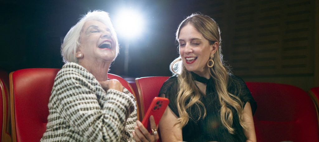 Educación financiera con Lita y Alison: Actrices encabezan campaña para potenciar cuenta digital de Santander
