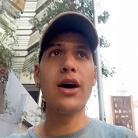 Tiktoker colombiano critica la ausencia de espíritu navideño en Chile: "Cero Navidad en las calles de Santiago