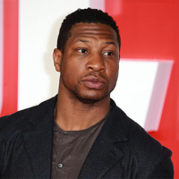 Escándalo en Marvel: Despiden a Jonathan Majors tras ser declarado culpable de acoso y agresión 