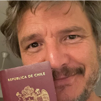 ¡Pedro Pascal en Chile! El reconocido actor fue avistado en el Aeropuerto de Pudahuel