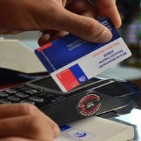 ¡Cambios en la tarjeta Junaeb! Ahora solo se pueden comprar alimentos con 2 sellos