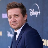 El verdadero héroe: Jeremmy Renner (hawkeye) vuelve a la actuación después de su accidente