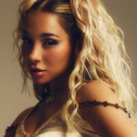 Salió conversa con Princesa Alba en la más prendida