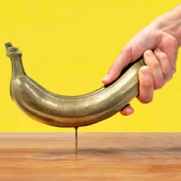 Empresa se viralizó por fabricar martillos con forma de plátano