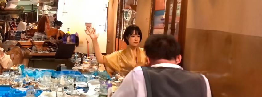 Este bar japonés ofrece un polémico servicio… ¡de cachetadas!