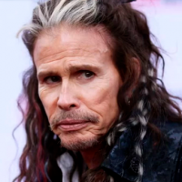 ¡Y no es la primera! Vocalista de Aerosmith es demandado por agresión sexual