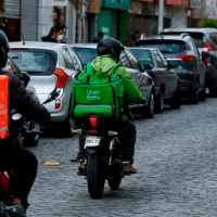 Repartidor denuncia petición insolita: bajar la basura tras entregar un pedido