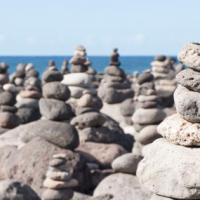 Siempre las veo y nunca lo he sabido ... ¿Porque CONAF quiere prohibir las torres de rocas?