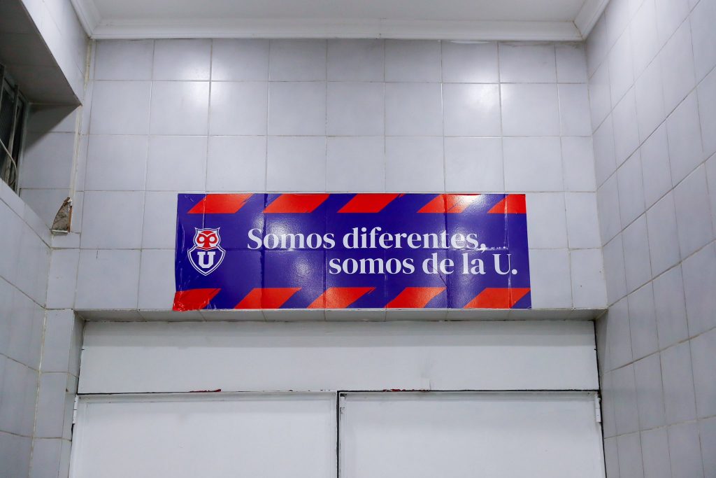 La U dejó marcado el Monumental: Luego de su victoria ante Colo Colo pegaron un letrero en el camarín