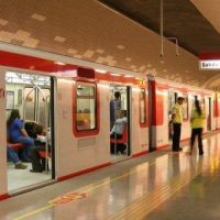 Ambulantes arman batalla campal en metro La Cisterna