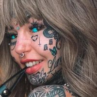¡La primera vez quedo un tiempo ciega! Mujer volverá a intentar tatuarse los ojos en Brasil