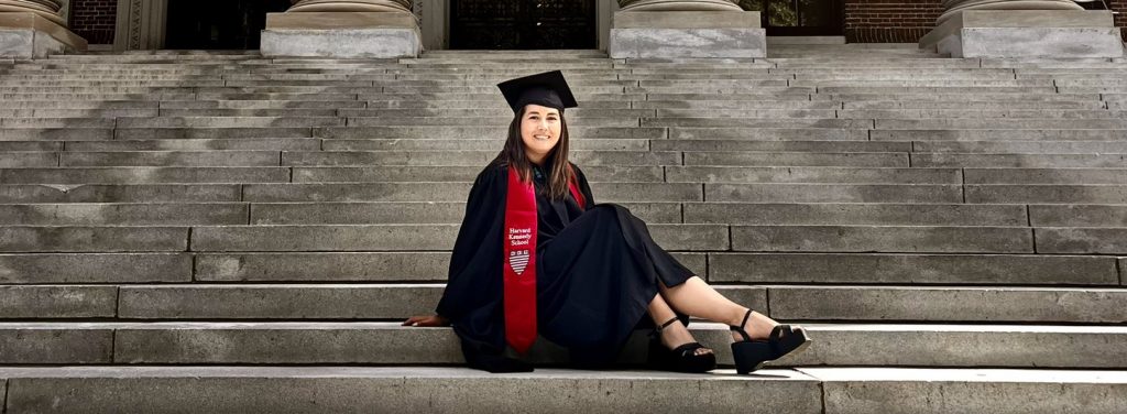 ¡De Maipú al mundo! Chilena celebra su graduación de Harvard