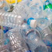 ¡Más si estuvo expuesta al sol! ¿Sabes qué deberíamos reducir el consumo de agua embotellada?
