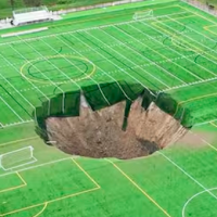 ¡Se parece al de mi ex! Gigantesco agujero aparece en cancha de Estados Unidos