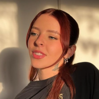 Young Miko deslumbra con un impactante cambio de look