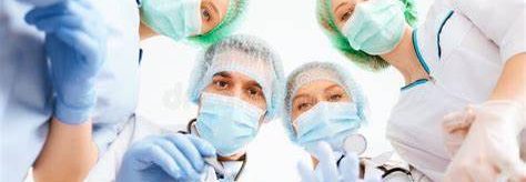 ¡Le dejaron una gasa en el abdomen! Paciente recibe indemnización de clínica por generarle un tumor