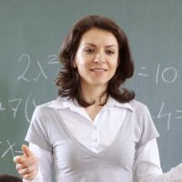 Profesora Despedida por Mostrar “El efecto mariposa” a Niños en Argentina
