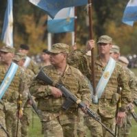 ¡Y se me ocurrió otra idea! Sancionan a militares argentinos por celebrar el día del padre con bailarinas