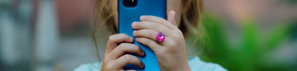 Diputados Aprueban Prohibición de Celulares en Colegios con Cuatro Excepciones
