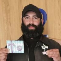 Hombre Sin Hogar Devolvió Billetera con 2.000 Euros