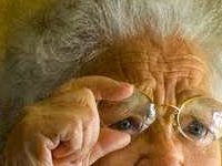 Abuela de 92 Años Escapa Trepando la Reja del Asilo en 24 Segundos