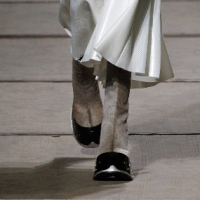Alexander McQueen anuncia Botas de Pezuña