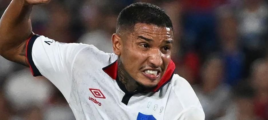 Tragedia en la Copa Libertadores: Muere Juan Izquierdo tras desplomarse en pleno partido