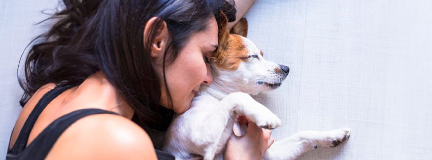 ¡Decirle “Te amo” a tu perrito realmente lo hace feliz!
