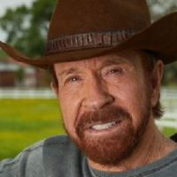 ¿El secreto de la juventud? Chuck Norris asombra al mundo levantando 247 kilos a sus 84 años