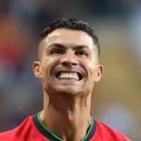 Cambian lámina de Cristiano Ronaldo por saco de papas