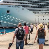 Hombre compra habitación en un crucero para evitar el alto costo del arriendo y viajar por el mundo