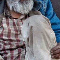 Hombre sin hogar devuelve anillo de $4,000 y recibe una recompensa de $180,000