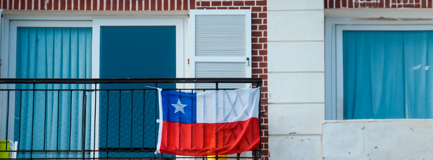 ¡Evite multas, pariente! ¿Qué día es obligatorio colocar la bandera chilena?