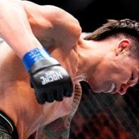 Ignacio Bahamondes se encuentra con Rey Mysterio tras su triunfo en la UFC