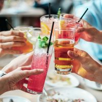 Generación Z está consumiendo menos alcohol que otras generaciones adultas