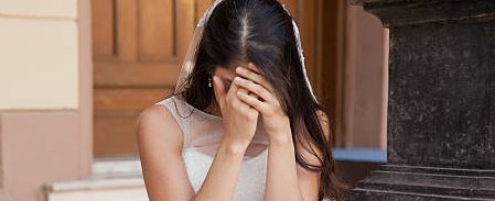 Modelo que se casó consigo misma solicita el divorcio tras un año de unión