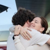 Aeropuerto Limita a 3 Minutos los Abrazos en la Zona de Descenso para Mejorar Flujo de Tránsito