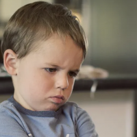 Un restaurante cobra extra por niños que hacen pataletas en el local