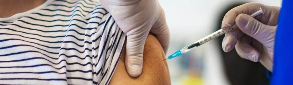 Médico Británico Engaña y Envenena a la Pareja de su Madre para Asegurar Herencia