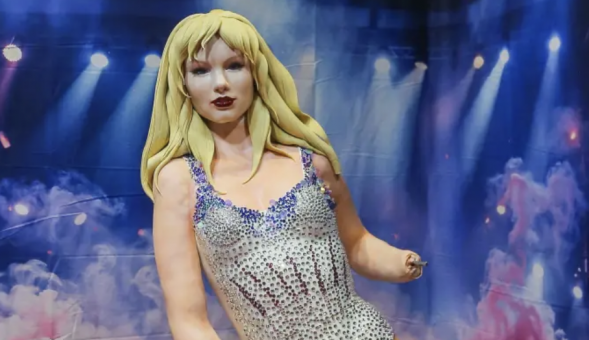 Estaban de la Shake it Off: Pastel de Taylor Swift de tamaño real llegó sin manitos a una exposición