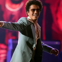 Bruno Mars hace historia: supera los 140 millones de oyentes mensuales en Spotify