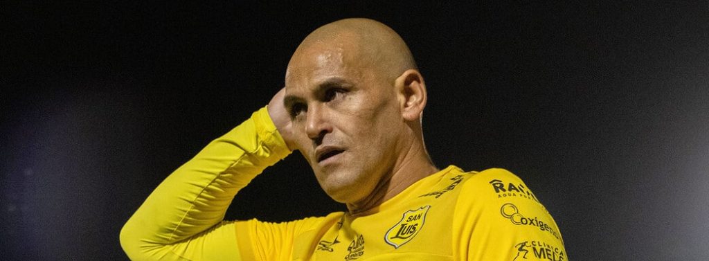 Humberto Suazo anuncia su retiro: 2025 será el cierre de una era