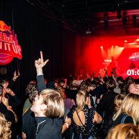 La más prendida te regalonea con invitaciones para RED BULL TURN IT UP