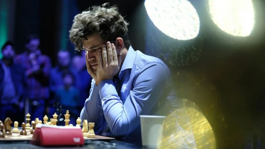 Magnus Carlsen Expulsado del Mundial de Ajedrez Rápido por Usar Jeans