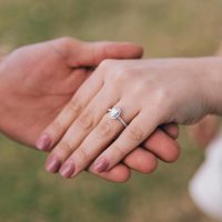 ¡El Anillo Reciclado! Mujer Se Entera que Su Prometido Usó el Mismo Anillo de Compromiso que le Dio a su Ex