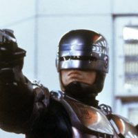 El futuro llegó: China presenta un robot policía con IA